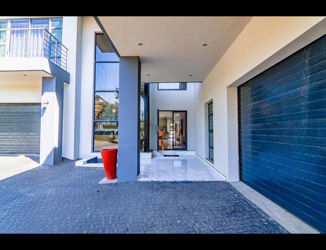 5 BEDROOM HOUSE FOR SALE IN COPPERLEAF ESTATE